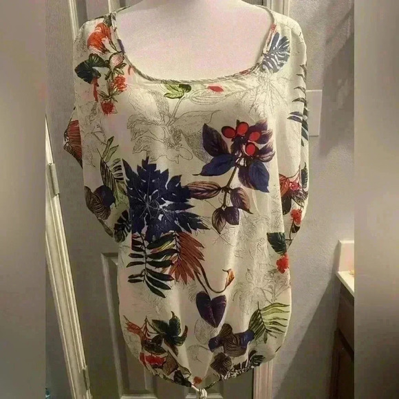 Emery Rose Tops - Emery Rose colorful top with plant prints drawstring hem & batwing sleeves XL